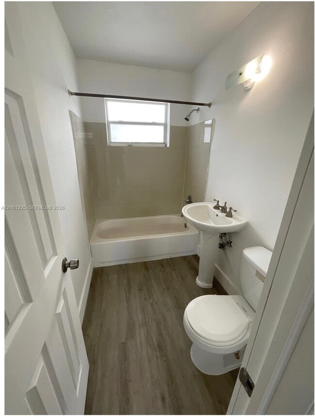 2410 NW 11th St in Miami, FL - Building Photo - Building Photo