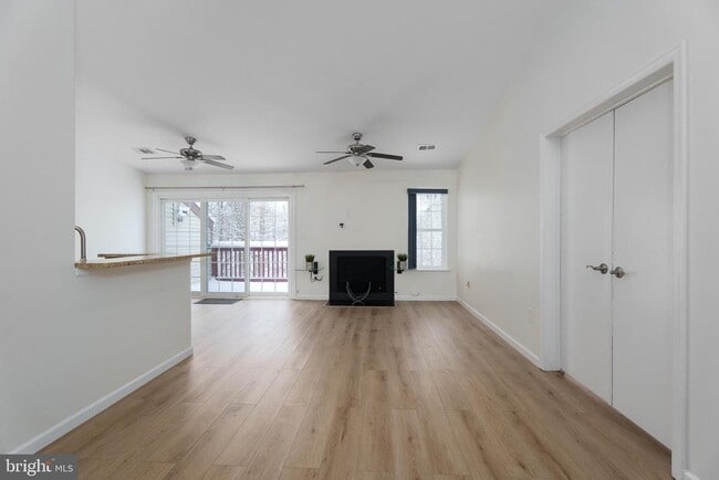 7123 Elm Ct in Monmouth Junction, NJ - Building Photo - Building Photo