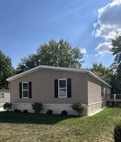 118 Poplar Dr in Sandwich, IL - Building Photo