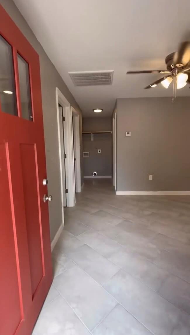 204 Forrest Trail in West Columbia, TX - Building Photo - Building Photo