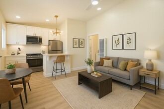 1312 S Pacific St, Unit Unit F in Oceanside, CA - Building Photo - Building Photo