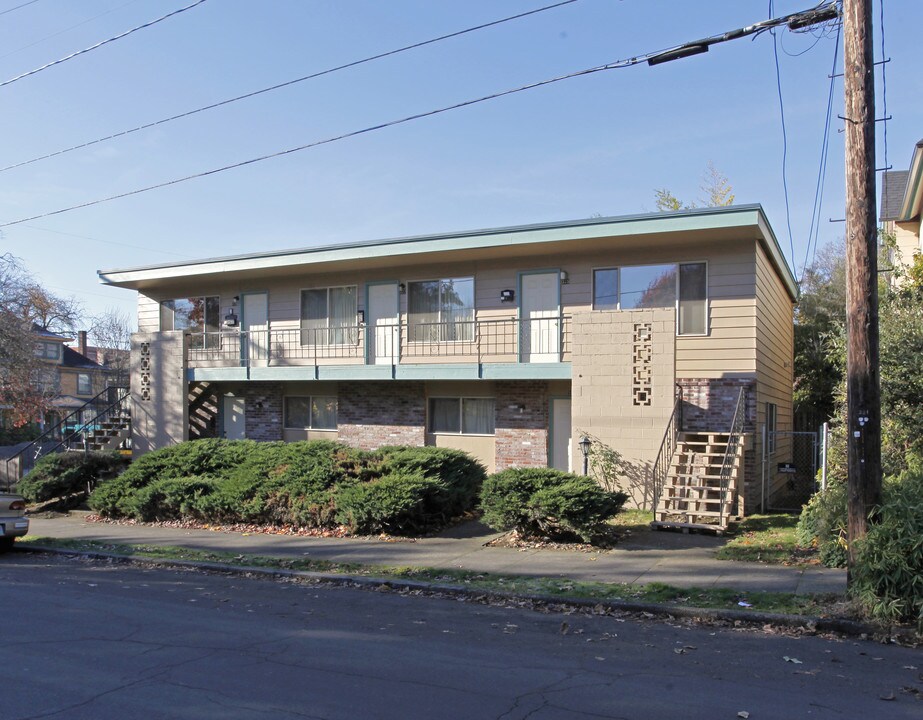 323 SE 15th Ave in Portland, OR - Building Photo