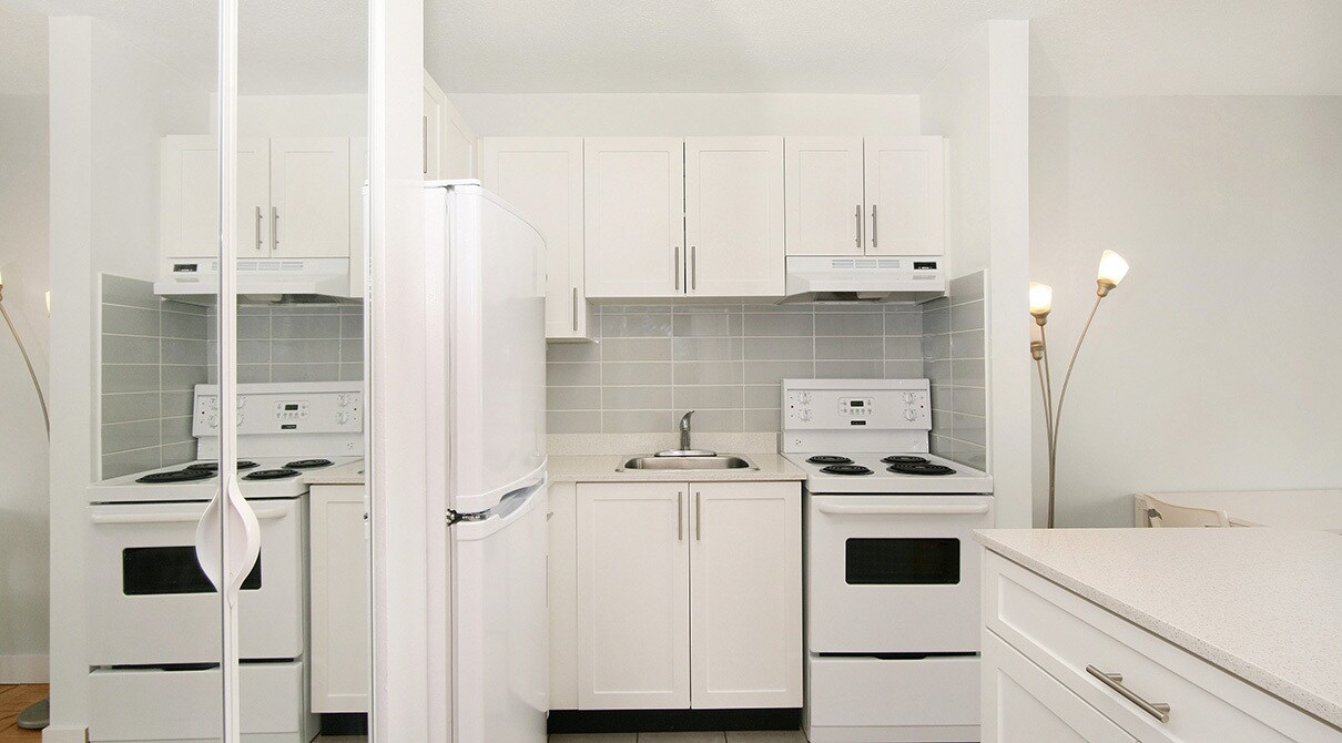 1465 W 12th Ave in Vancouver, BC - Building Photo
