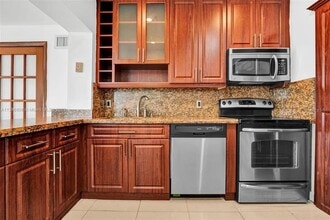 437 Swan Ave in Miami Springs, FL - Building Photo - Building Photo