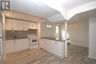 15 Carle Crescent in Ajax, ON - Building Photo - Building Photo