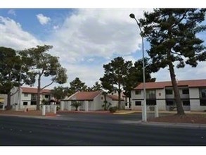 Cheyenne Park Villas in North Las Vegas, NV - Building Photo - Building Photo