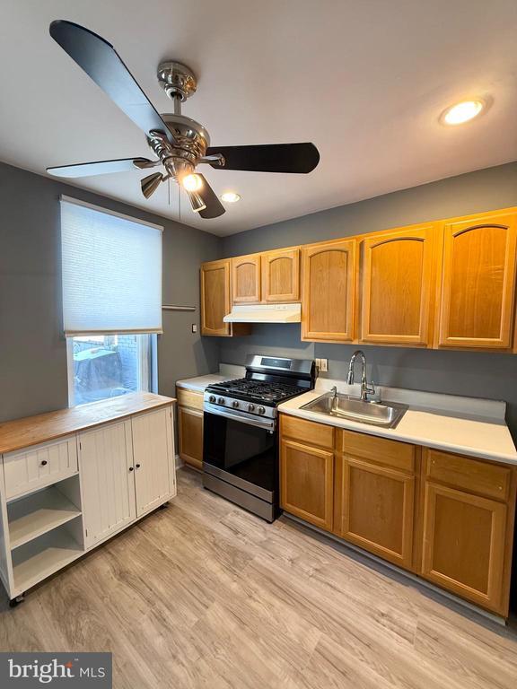 property at 2525 S Mole St