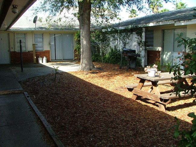 1800 3rd Ct SE in Winter Haven, FL - Building Photo - Building Photo