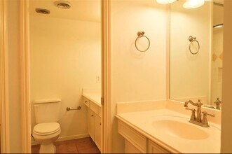 6483 Bayou Glen Rd in Houston, TX - Building Photo - Building Photo