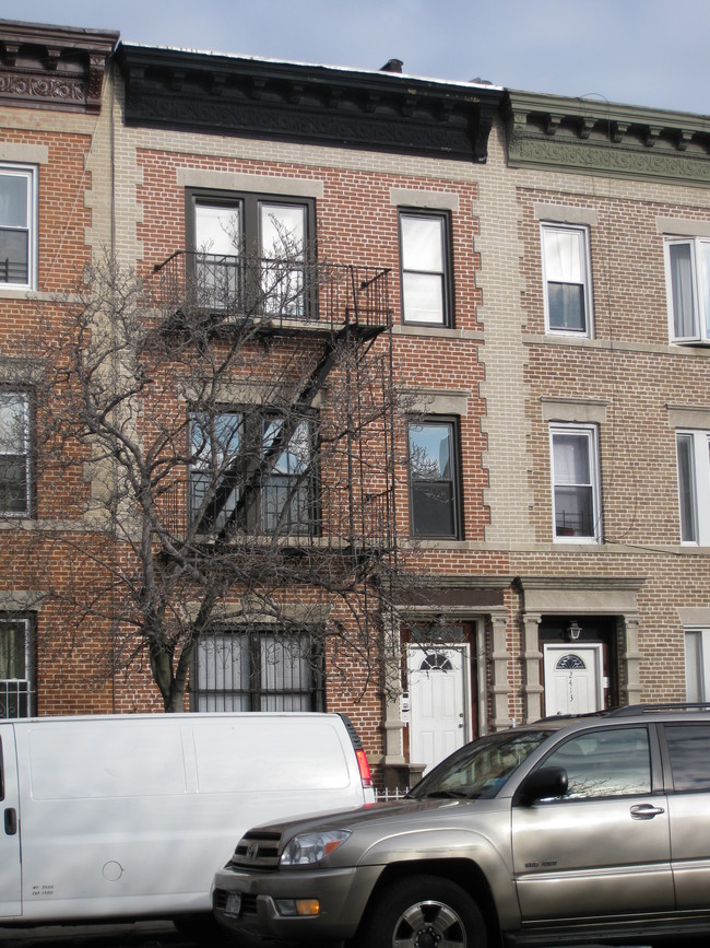 2411 Clarendon Rd in Brooklyn, NY - Building Photo - Building Photo