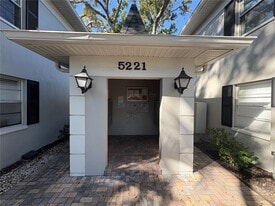 5221 Bayshore Blvd in Tampa, FL - Building Photo