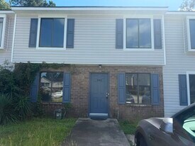 363 Beverly St in Hinesville, GA - Building Photo