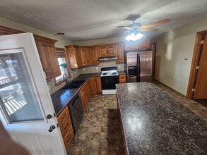 821 W Spruce St in Junction City, KS - Foto de edificio - Building Photo