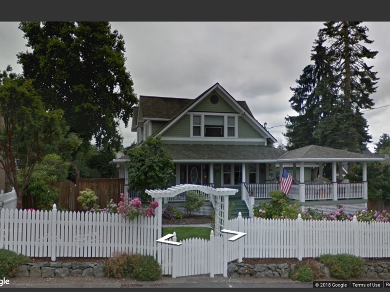 324 E Highland Ave in Mount Vernon, WA - Building Photo