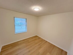 1885 Dessa Dr in Memphis, TN - Building Photo - Building Photo