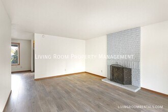 9811 SW 49th Ave in Portland, OR - Building Photo - Building Photo