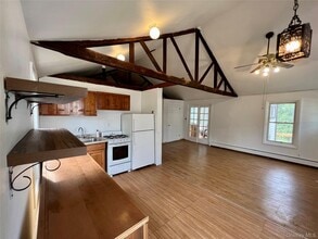 496 Mountainview Ave in Valley Cottage, NY - Building Photo - Building Photo