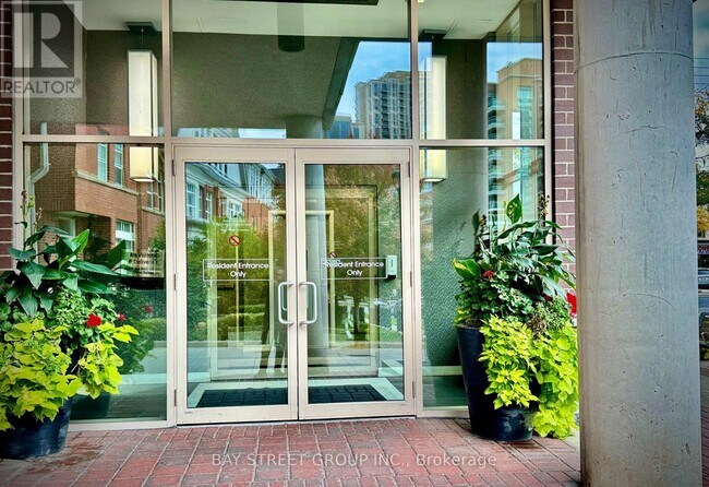 5101 Dundas St W in Toronto, ON - Building Photo - Building Photo