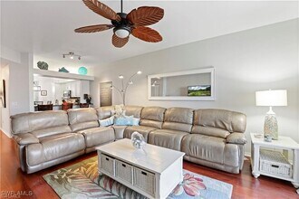 300 Robin Hood Cir in Naples, FL - Building Photo - Building Photo