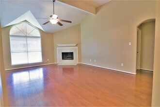 16807 Dunbar Grove Ct in Sugar Land, TX - Building Photo - Building Photo