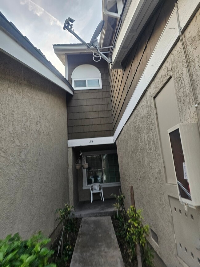 25 Weepingwood in Irvine, CA - Foto de edificio - Building Photo