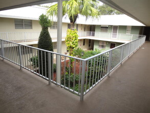 2302 Sunrise Blvd in Fort Pierce, FL - Foto de edificio - Building Photo