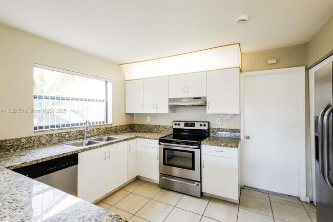property at 5941 York Ln