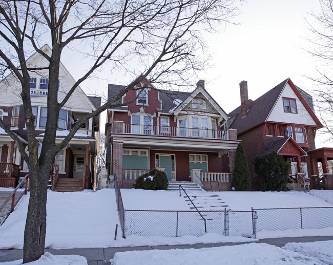 2518 N 1st St in Milwaukee, WI - Foto de edificio - Building Photo