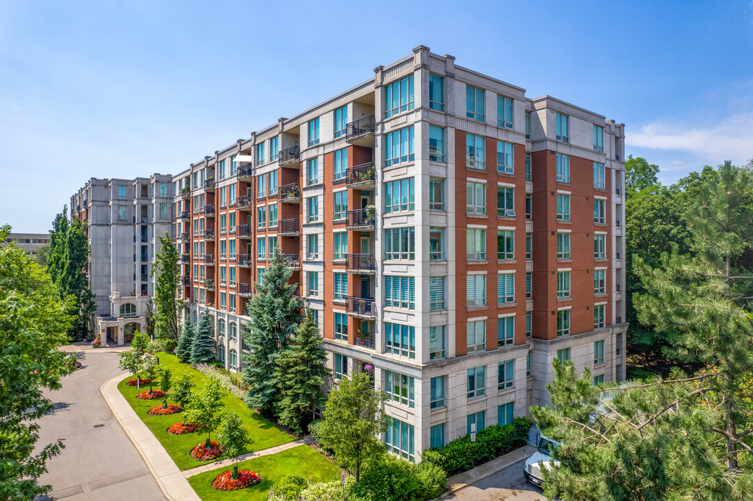 Hillside Ravines I in Toronto, ON - Building Photo