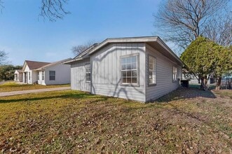 2321 Blyth Dr in Dallas, TX - Building Photo - Building Photo