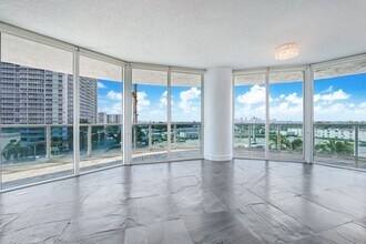 1881 79th Street Causeway in North Bay Village, FL - Foto de edificio - Building Photo