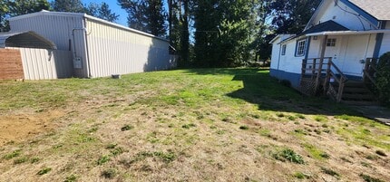 12902 NW Marina Way in Portland, OR - Foto de edificio - Building Photo