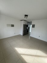 1335 NE 110th Ter, Unit B in Miami, FL - Foto de edificio - Building Photo