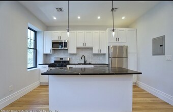 413 Westervelt Ave, Unit 3rd Floor in Staten Island, NY - Foto de edificio - Building Photo