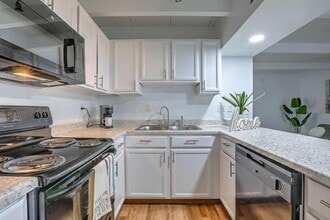 The Valencia in Albuquerque, NM - Building Photo - Building Photo