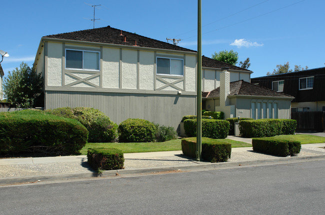 1508 Brookvale Dr in San Jose, CA - Foto de edificio - Building Photo