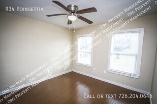 934 Poinsettia St in San Antonio, TX - Building Photo