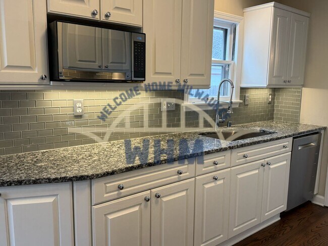 6225 N Lydell Ave in Whitefish Bay, WI - Building Photo - Building Photo