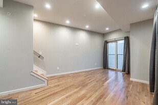 2045 N College Ave in Philadelphia, PA - Building Photo