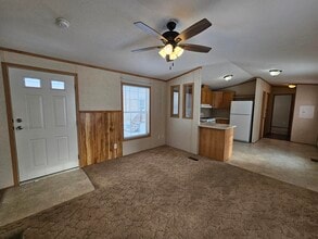 6 Evergreen Ln in Weedsport, NY - Foto de edificio - Building Photo