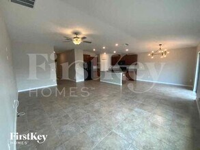 7077 Emerald Spring Loop in New Port Richey, FL - Building Photo - Building Photo