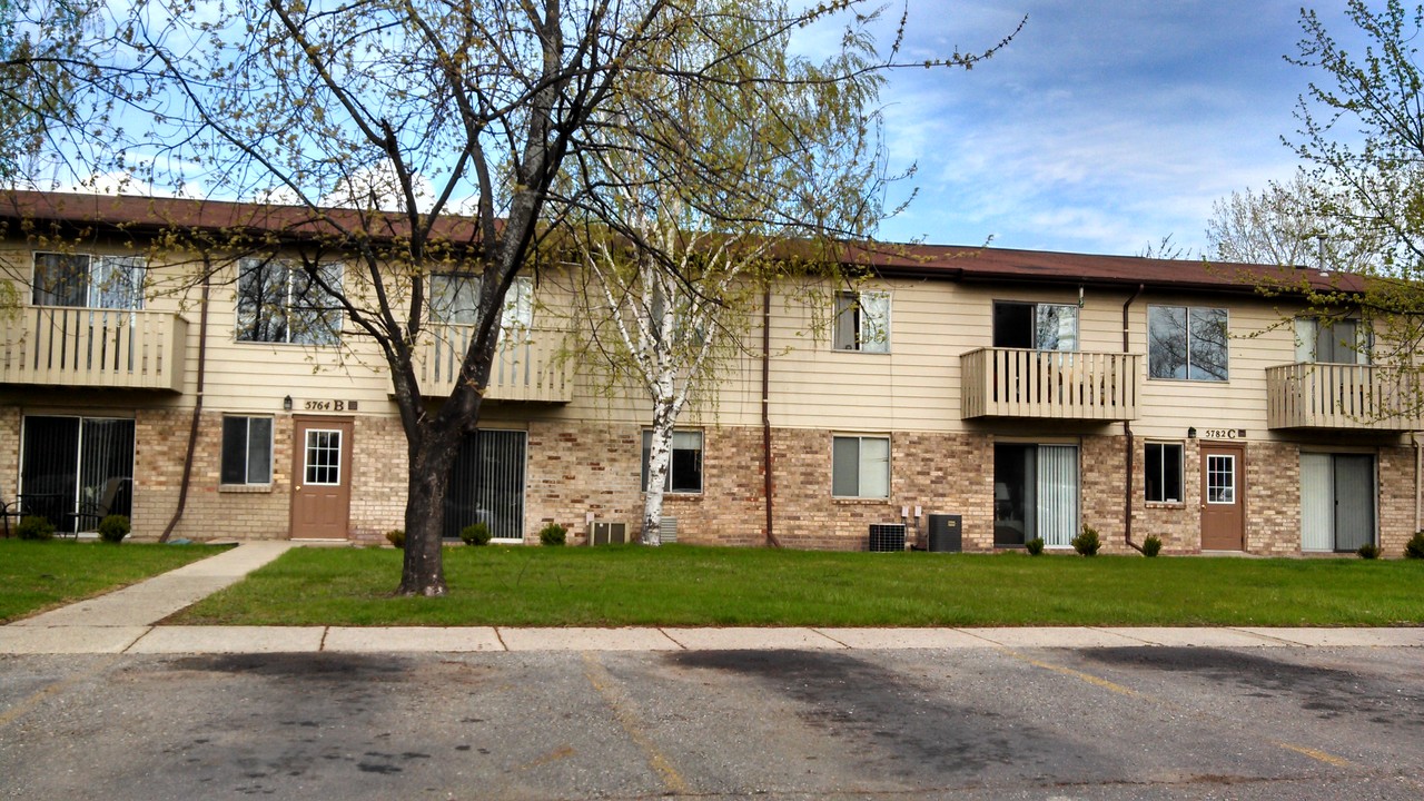 Olive Tree Apartments in Saginaw, MI - Building Photo