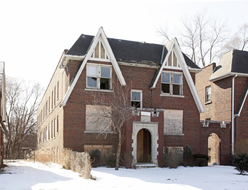 Longview Apartments in Detroit, MI - Building Photo