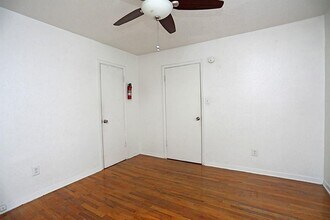 4921 Crawford St-Unit -8 in Houston, TX - Building Photo - Building Photo