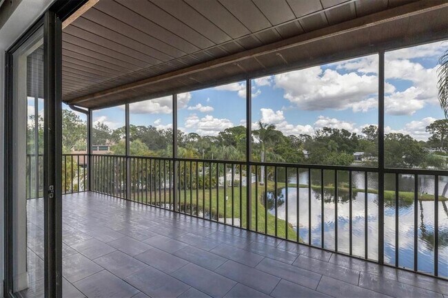 5565 Ashton Lake Dr in Sarasota, FL - Foto de edificio - Building Photo