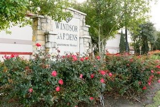 Windsor Gardens in South Houston, TX - Building Photo - Building Photo