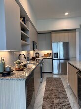 2315 NE 171st St, Unit B12 in North Miami Beach, FL - Building Photo - Building Photo
