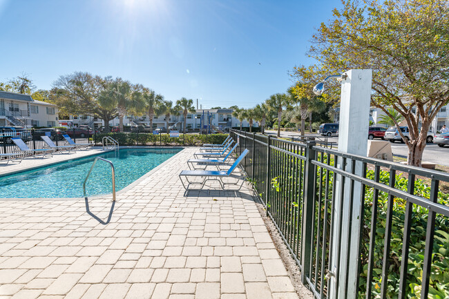 Seaside Apartments in Atlantic Beach, FL - Foto de edificio - Building Photo