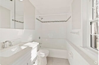 8 S Bedford St, Unit #10B in Woburn, MA - Building Photo - Building Photo