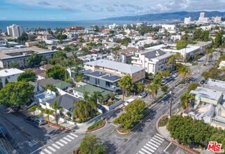 2233 4th St in Santa Monica, CA - Foto de edificio - Building Photo